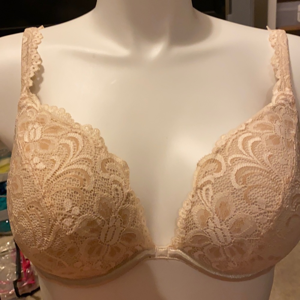 Deep plunge underwire slightly padded bra